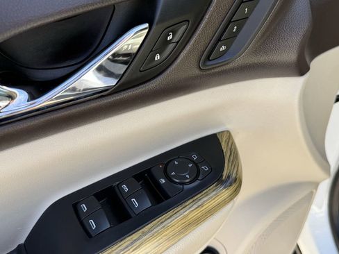 Used 2018 GMC Acadia Denali w/ Technology Package image 11