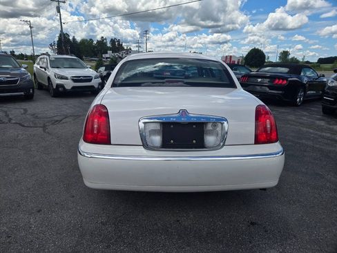Used 1998 Lincoln Town Car Executive RWD image 6