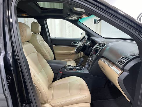 Used 2017 Ford Explorer Limited image 34