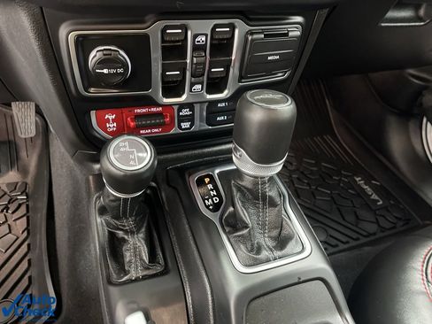 Used 2025 Jeep Gladiator Rubicon w/ Safety Group image 24