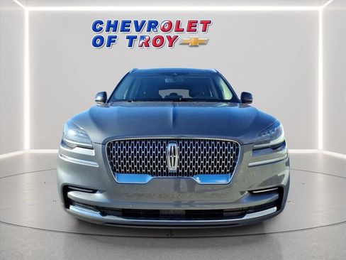 Used 2023 Lincoln Aviator AWD image 2