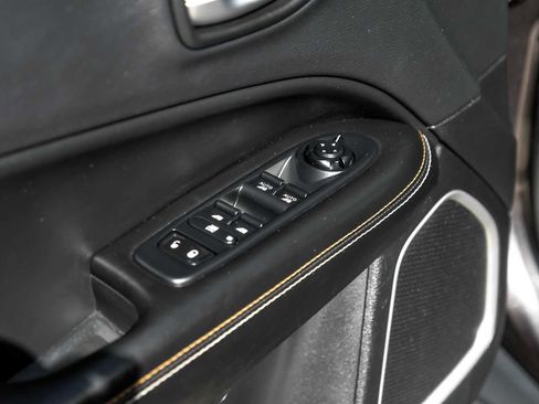 Used 2018 Jeep Compass Latitude w/ Cold Weather Group image 39