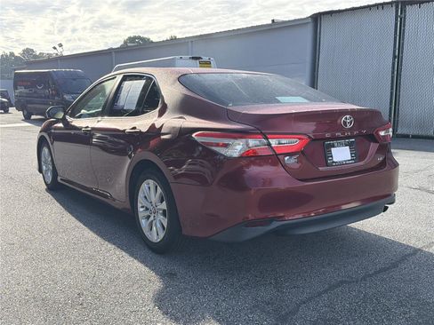 Used 2018 Toyota Camry LE FWD image 7