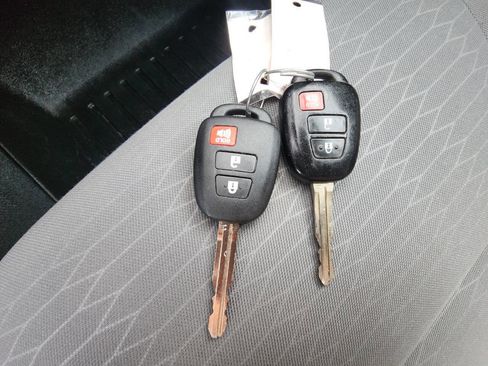 Used 2016 Toyota Tacoma SR5 image 37