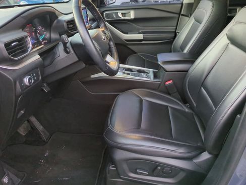 Certified 2021 Ford Explorer XLT w/ Equipment Group 202A image 16