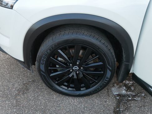 Used 2023 Nissan Pathfinder Platinum image 15