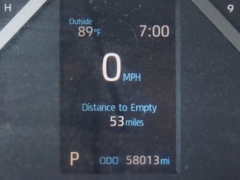 Used 2022 Toyota Tundra SR5 w/ SR5 Convenience Package AWD/4WD image 4