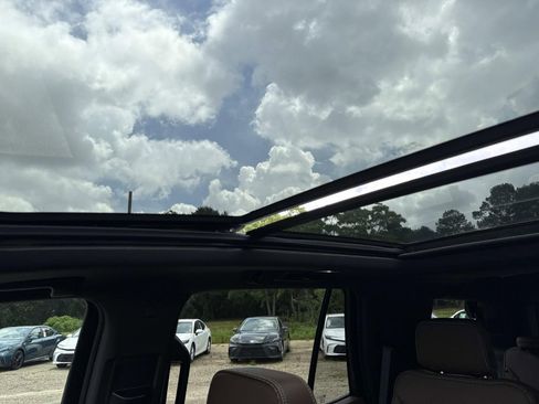 Used 2024 Chevrolet Tahoe High Country AWD/4WD image 25