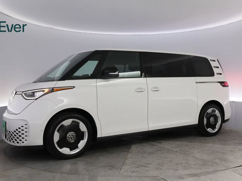 Used 2025 Volkswagen ID. Buzz Pro S RWD image 18