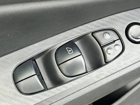 Used 2024 Nissan Altima 2.5 SV FWD image 12