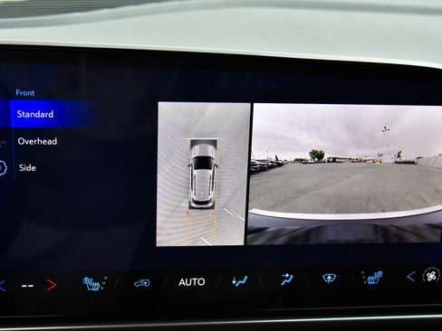 Used 2024 Chevrolet Equinox EV RS FWD image 23