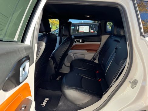Used 2023 Jeep Compass Limited image 15