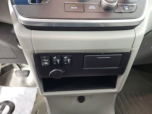 Used 2015 Toyota Sienna XLE image 22