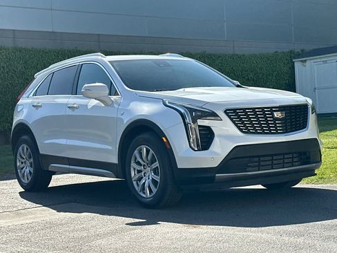 Used 2022 Cadillac XT4 Premium Luxury w/ Safety Alert Package FWD image 10