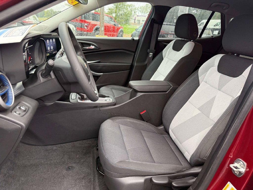 Used 2024 Chevrolet Trax LS w/ LS Convenience Package FWD image 13