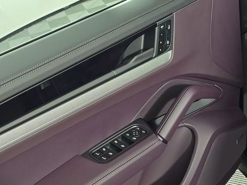 Certified 2025 Porsche Cayenne Coupe image 16