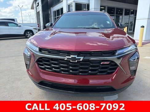 Used 2025 Chevrolet Trax RS w/ Sunroof Package FWD image 8