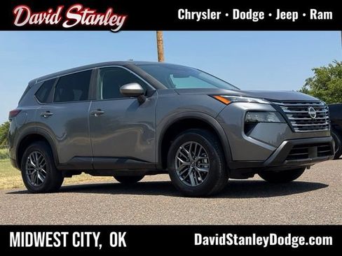 Used 2026 Nissan Rogue SV AWD/4WD image 1