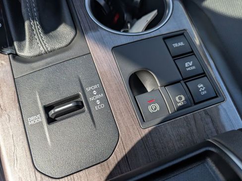 Used 2023 Toyota Highlander Limited image 23