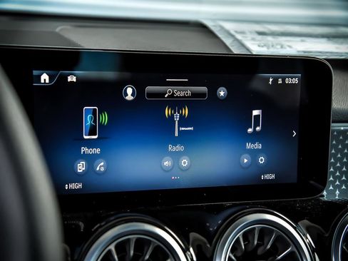 Certified 2025 Mercedes-Benz GLB 250 4MATIC image 20