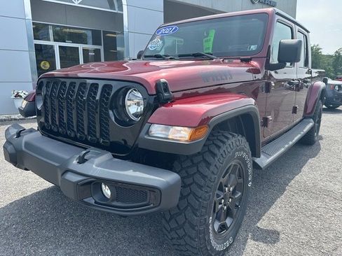 Used 2021 Jeep Gladiator Sport image 2