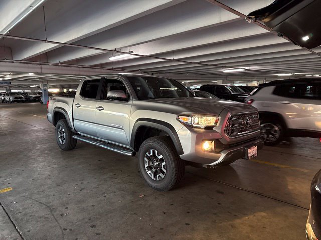 Used 2017 Toyota Tacoma TRD Off-Road w/ Tow Package RWD image 2
