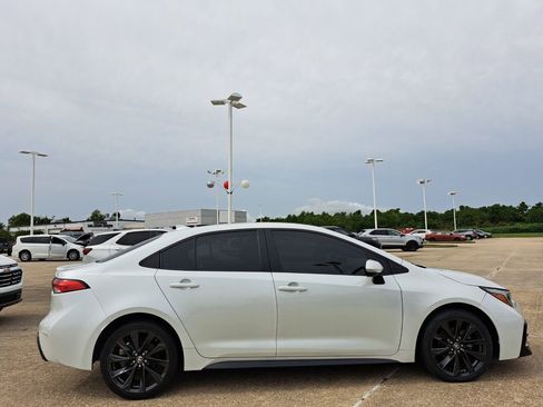 Used 2023 Toyota Corolla SE FWD image 3