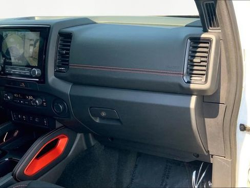 Used 2022 Nissan Frontier PRO-4X image 18