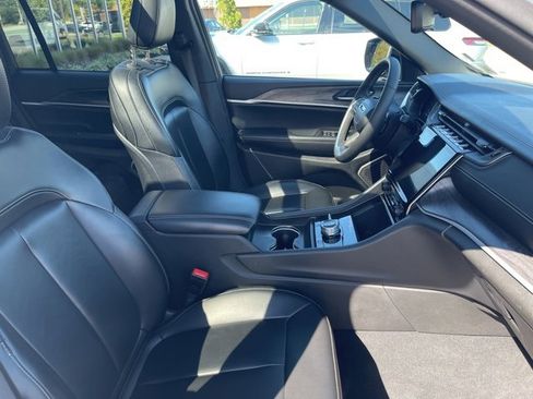 Used 2024 Jeep Grand Cherokee Limited 4xe image 19