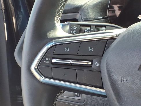 Used 2025 Chevrolet Traverse LT image 15