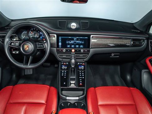 Certified 2025 Porsche Macan AWD/4WD image 18