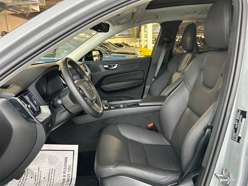 Certified 2025 Volvo XC60 B5 Plus image 10