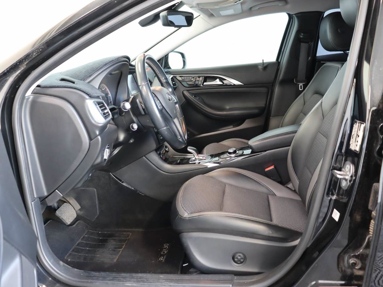 Used 2018 INFINITI QX30 FWD image 7