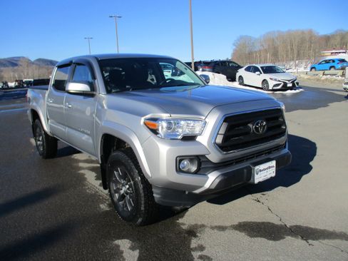 Used 2020 Toyota Tacoma SR5 image 3