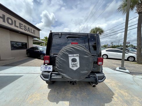 Used 2012 Jeep Wrangler Rubicon AWD/4WD image 6