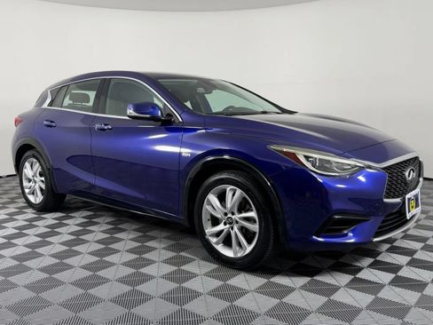 Used 2017 INFINITI QX30 FWD image 6