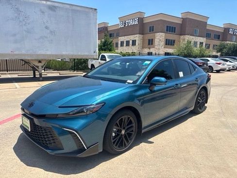 Used 2026 Toyota Camry SE w/ Convenience Package FWD image 1