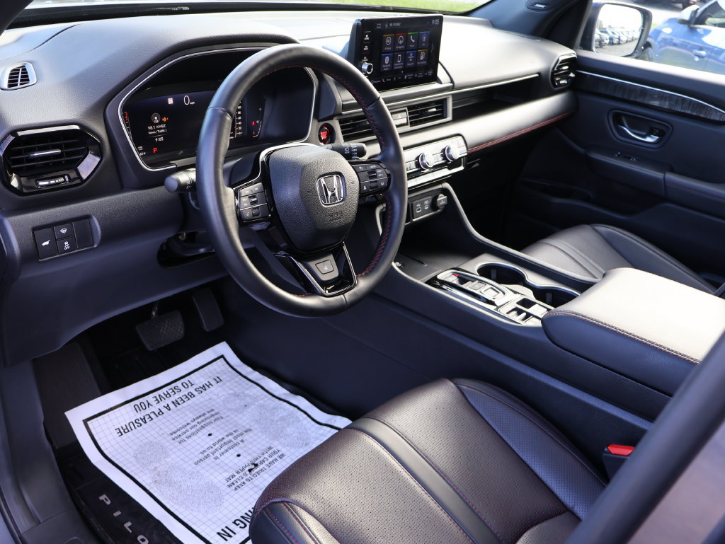 Used 2025 Honda Pilot Black Edition image 39
