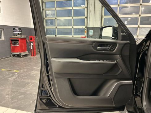 New 2026 Nissan Armada SL w/ Captain's Chari Seat Package image 25