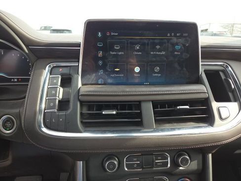 Used 2022 Chevrolet Suburban Z71 w/ Luxury Package image 11