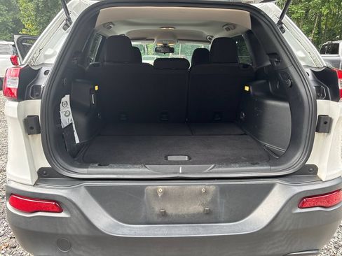 Used 2016 Jeep Cherokee Latitude FWD image 21