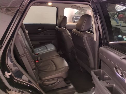 Used 2025 Nissan Pathfinder SL w/ Cargo Package image 10