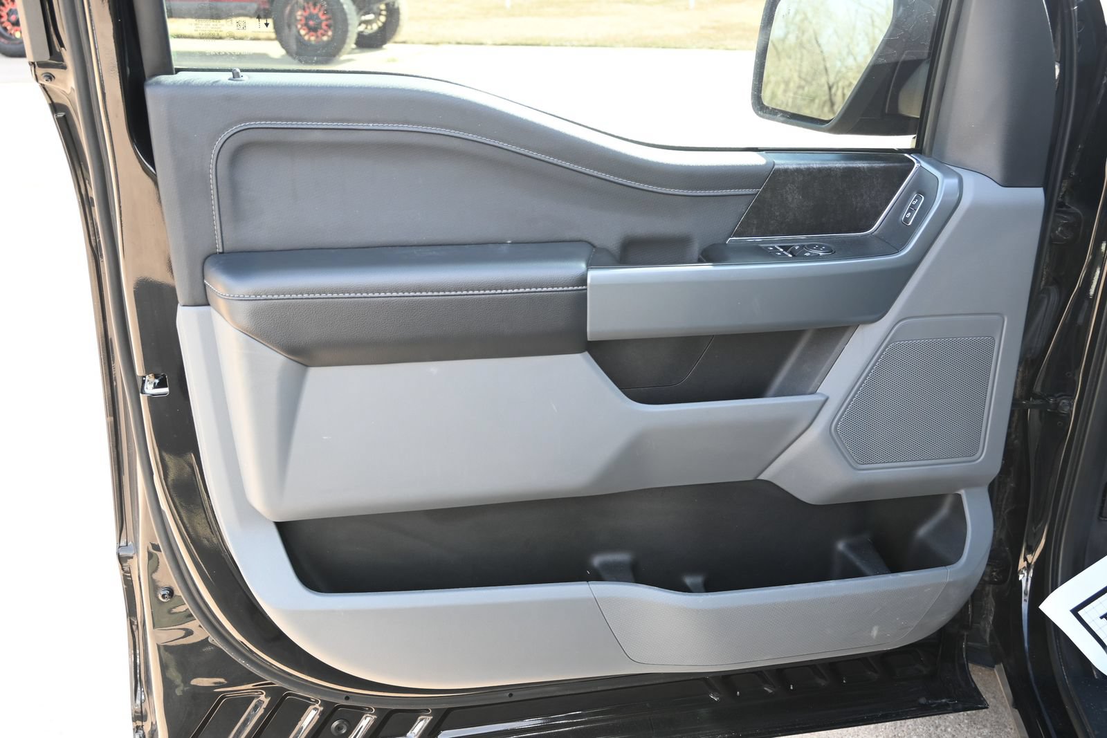 Used 2022 Ford F150 XLT w/ Equipment Group 301A Mid AWD/4WD image 5