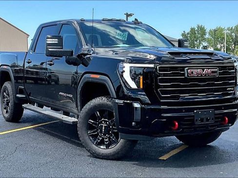 Used 2024 GMC Sierra 2500 AT4 w/ AT4 Preferred Package AWD/4WD image 2