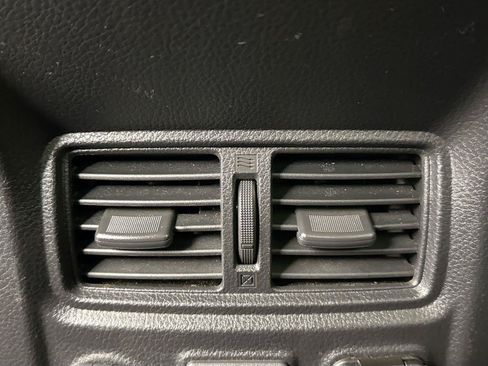 Used 2022 Nissan Titan SV w/ SV Convenience Package RWD image 36