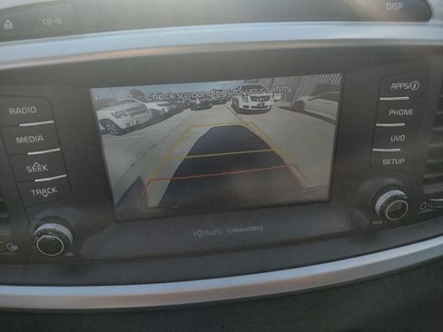 Used 2017 Kia Sorento LX w/ LX Convenience Package image 13