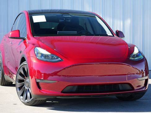 Used 2024 Tesla Model Y Performance image 4