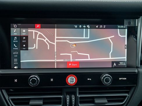 Used 2025 Porsche Macan image 18