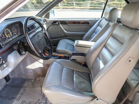 Used 1995 Mercedes-Benz E 320 Convertible image 46