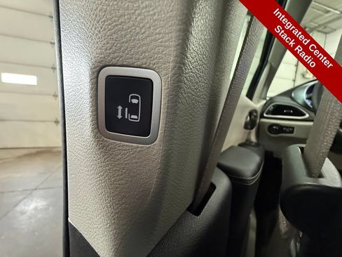 Used 2023 Chrysler Pacifica Touring-L w/ Uconnect Theater Family Group AWD/4WD image 42